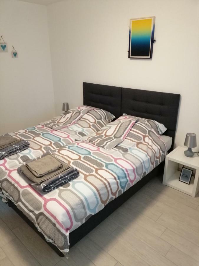 Studio Apartment Mila Pula Luaran gambar