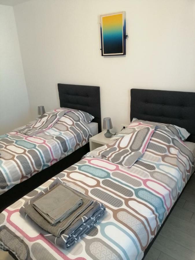 Studio Apartment Mila Pula Luaran gambar