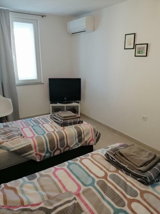 Studio Apartment Mila Pula Luaran gambar