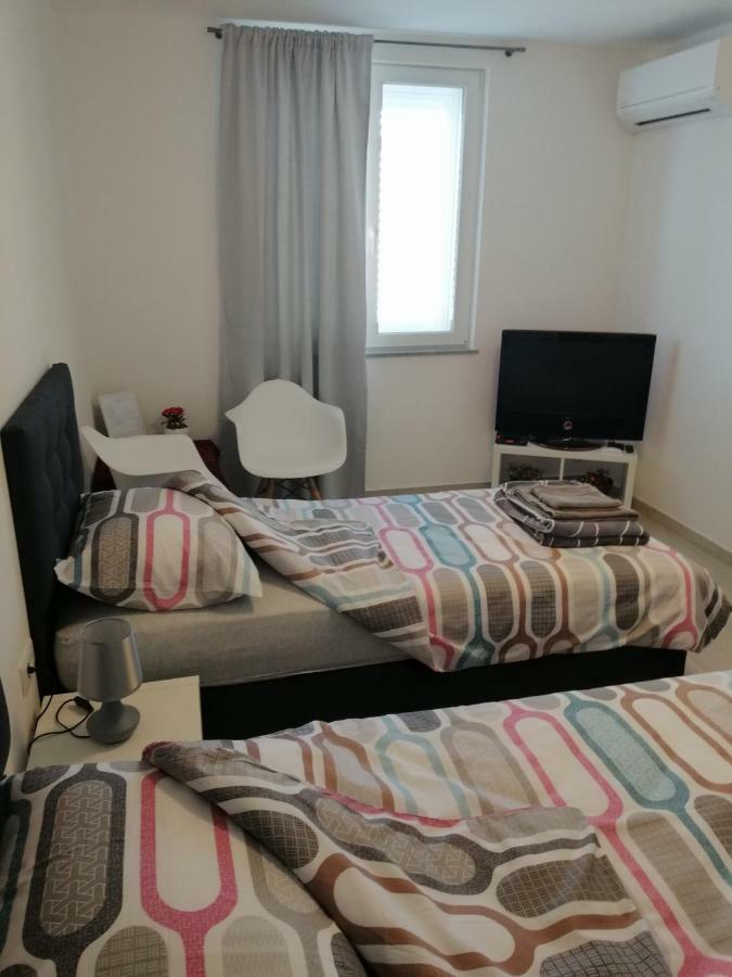 Studio Apartment Mila Pula Luaran gambar