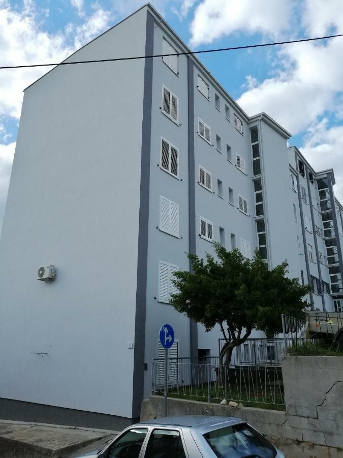 Studio Apartment Mila Pula Luaran gambar