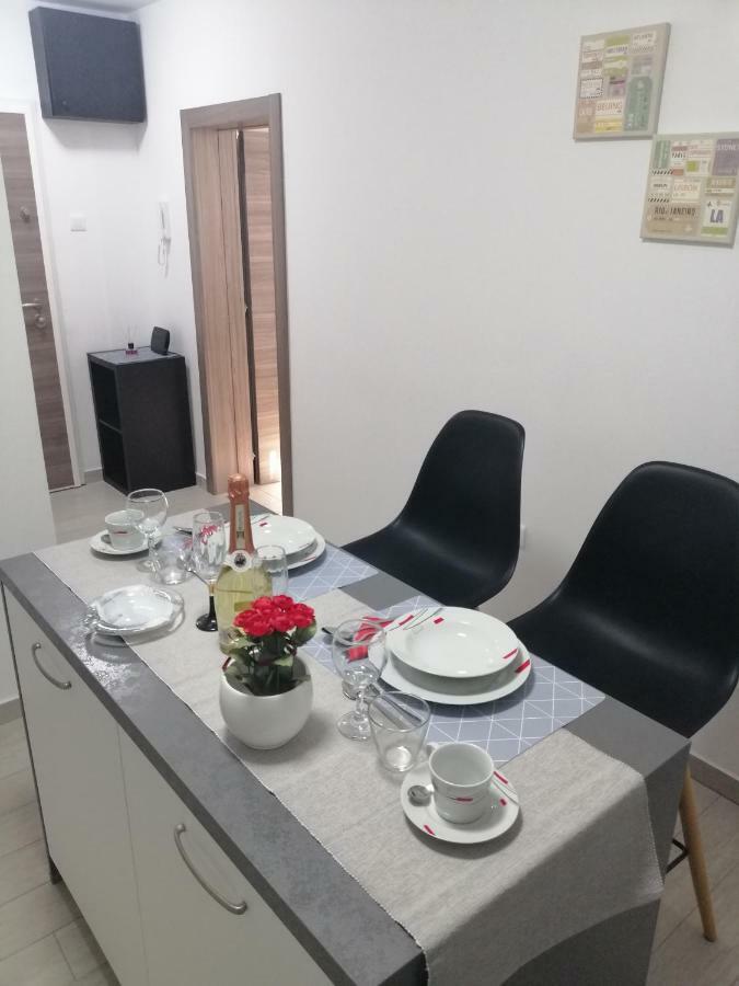 Studio Apartment Mila Pula Luaran gambar